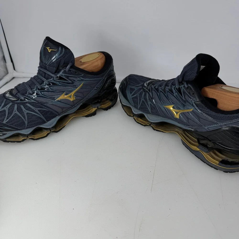 Mizuno Wave Prophecy 7 Men 8 Grey Gold Running Athletic Sneakers J1GC180050